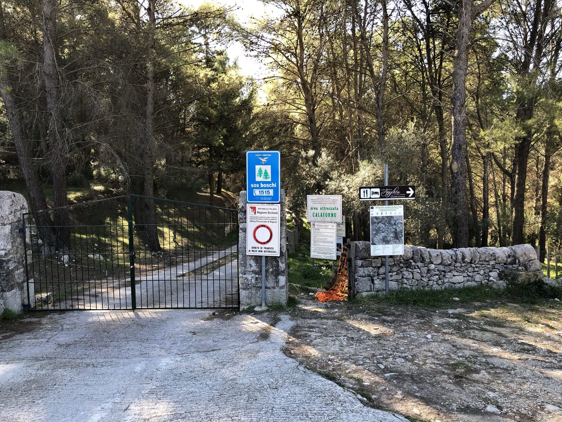 Ingresso dell'area forestale di Calaforno