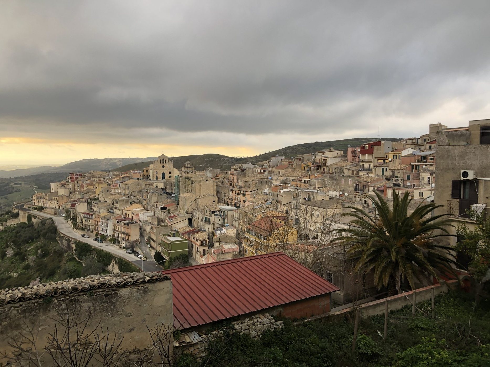 Il paesaggio di Monterosso Almo visto dall'alto